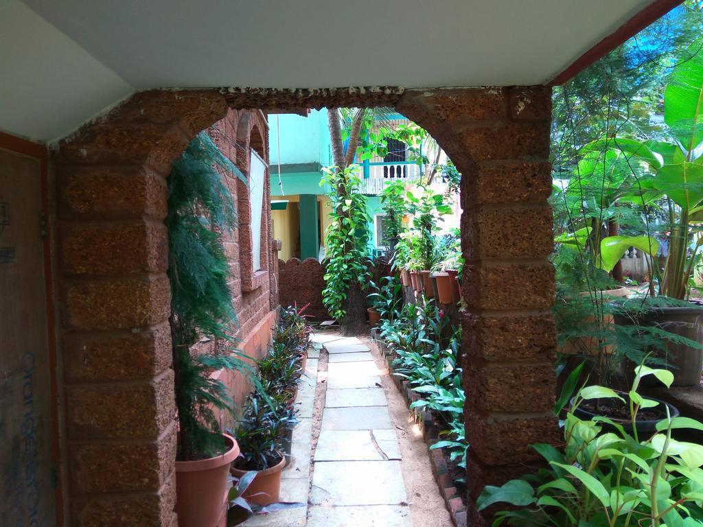 Bribon Guest House Калангуте Екстериор снимка